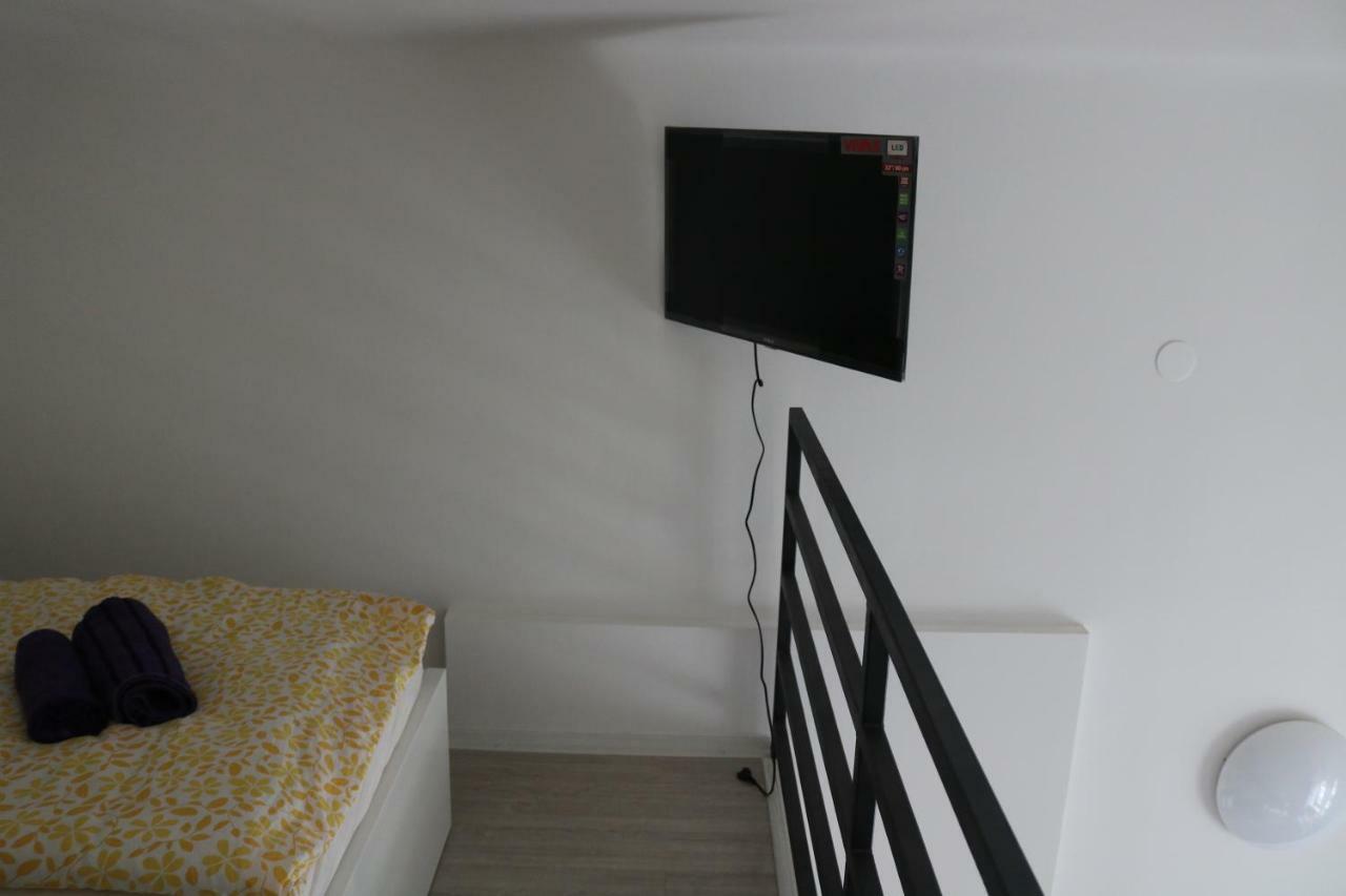 Apartment F6 Osijek Buitenkant foto
