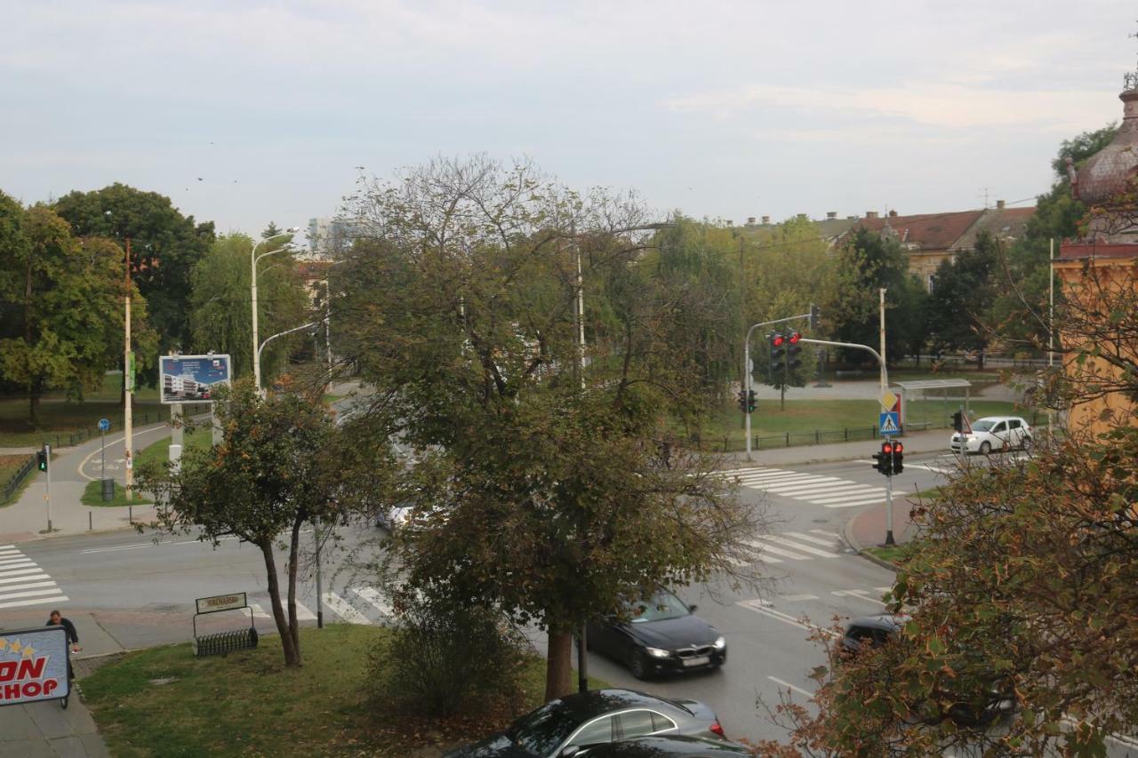 Apartment F6 Osijek Buitenkant foto
