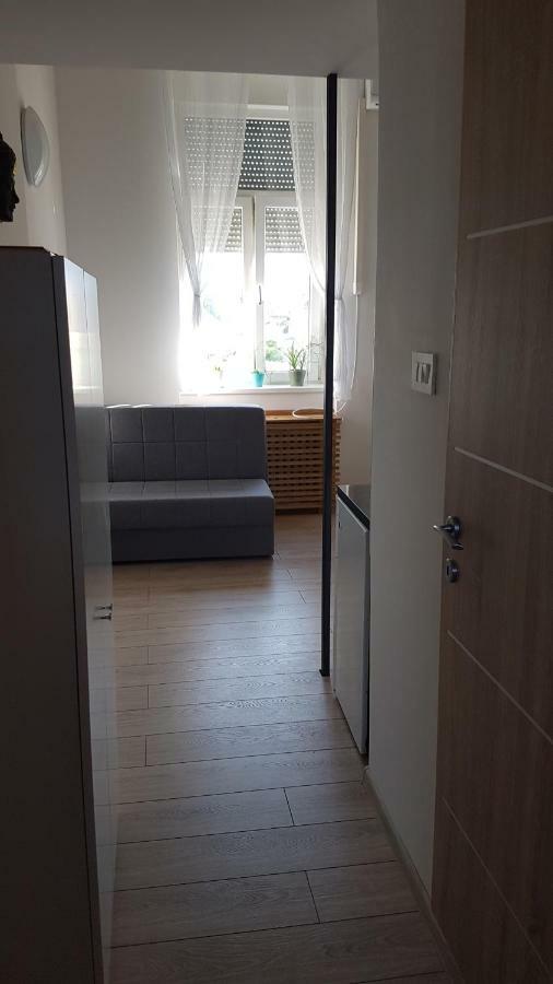 Apartment F6 Osijek Buitenkant foto