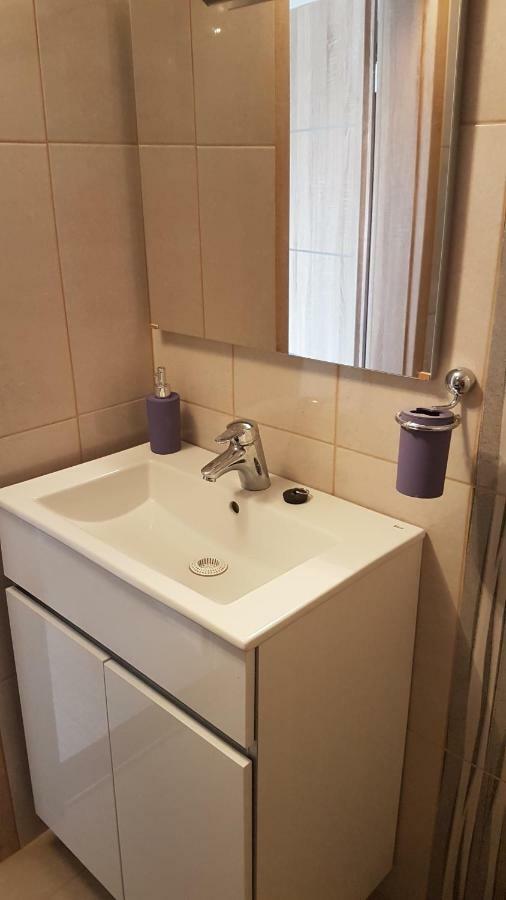 Apartment F6 Osijek Buitenkant foto